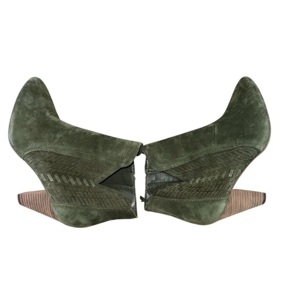 Vince Camuto 6.5M Pre-Owned Green Suede Laser Cut Woven Ankle Booties Cone‎ Heel